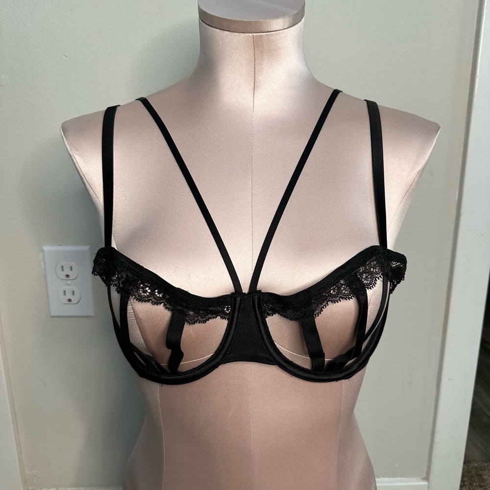 Victoria's Secret Black Lace Strappy Bra
